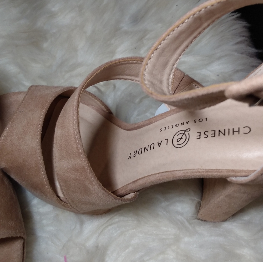 Heels - Picture 6 of 6